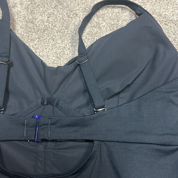 Black athletha tankini top - Picture 4 of 5